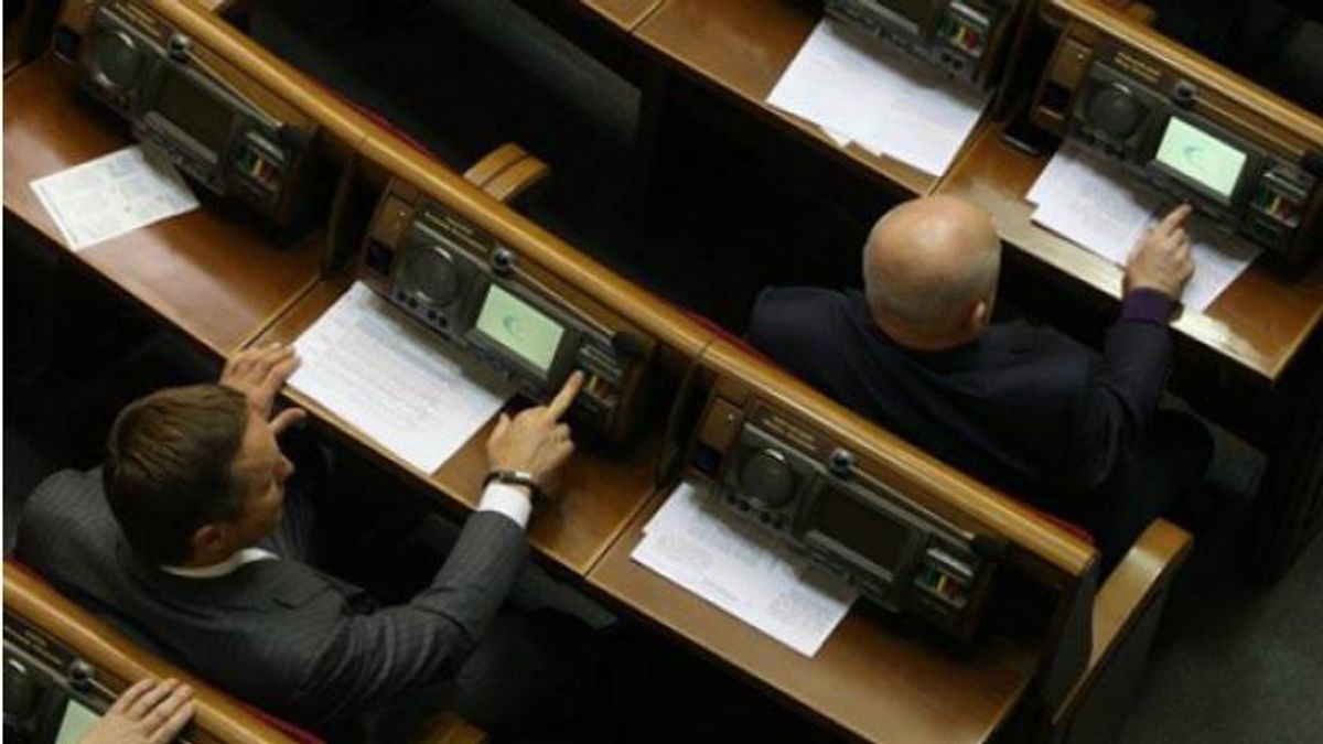 Стало известно, кто голосовал за скандальный закон о конвертации кредитов