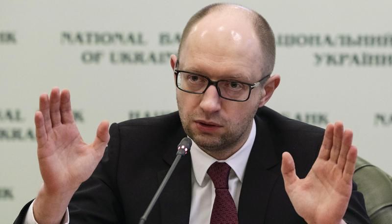 Яценюк обвинил Мининфраструктуры в очковтирательстве