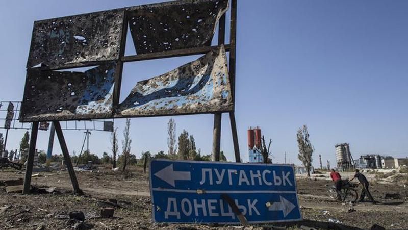 Вандали розкрадають Донбас — познімали дорожні знаки і автовідбійники