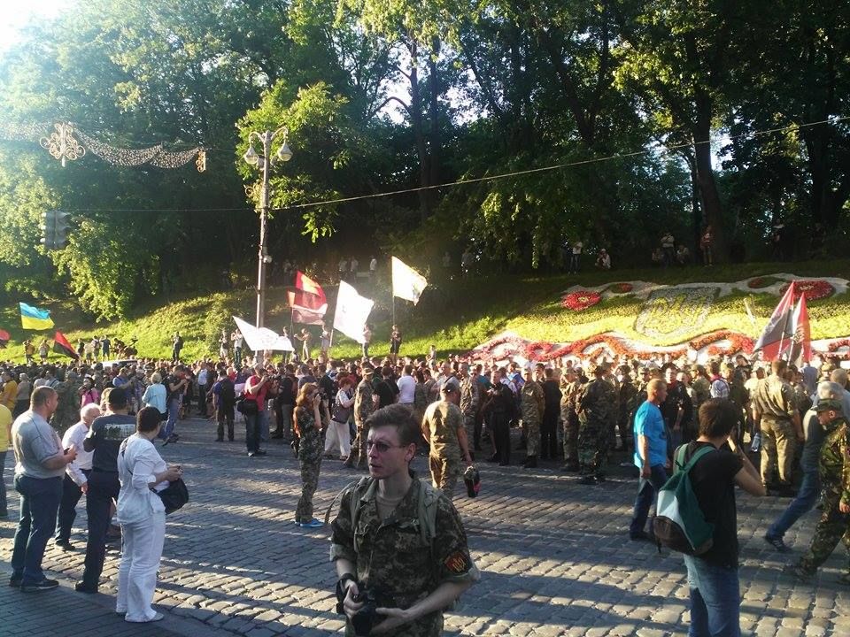 Під Кабміном скандують "ПТН ХЛО"