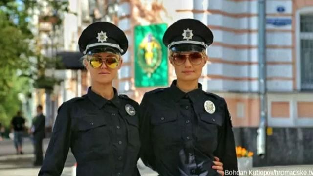 Тендітні стражі порядку. Як виглядає прекрасна половина нової поліції Тендітні стражі порядку. Як виглядає прекрасна половина нової поліції