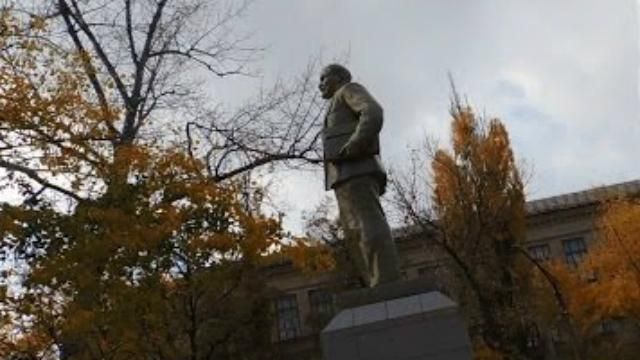 В Луганской области аккуратно уберут двух Ленинов