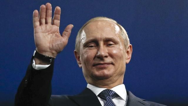 Путин снял корону и поздравил Обаму с Днем независимости