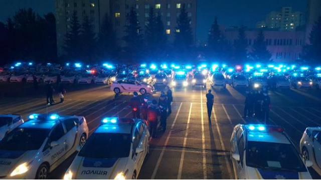 Перші патрульні машини з мигалками виїхали на службу в Києві Перші патрульні машини з мигалками виїхали на службу в Києві