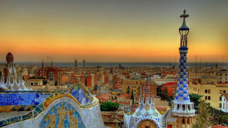 Барселона — город-праздник архитектуры, музыки, кухни и футбола