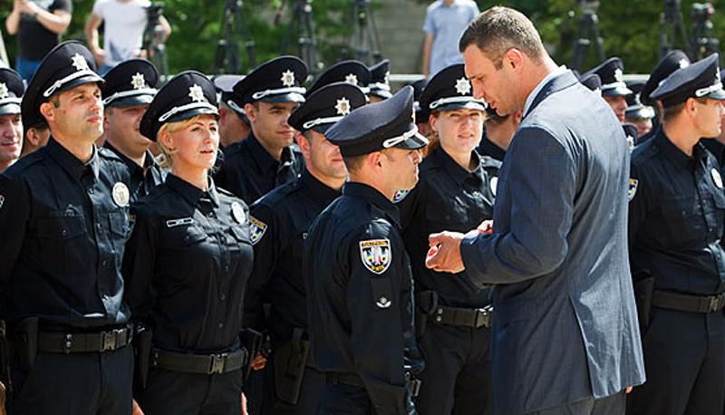Кличко знає, чому нову поліцію не спокусять ніякі хабарі Кличко знає, чому нову поліцію не спокусять ніякі хабарі