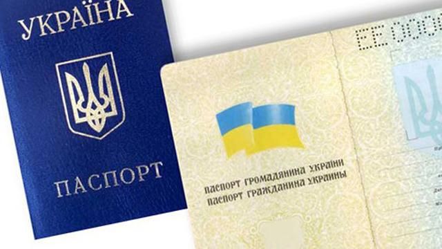 Мужчина хотел провезти боевикам незаполненные паспорта и бланки переселенцев Мужчина хотел провезти боевикам незаполненные паспорта и бланки переселенцев