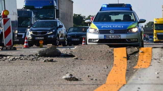 Пекло в Німеччині. Від спеки тріскає бетон Пекло в Німеччині. Від спеки тріскає бетон