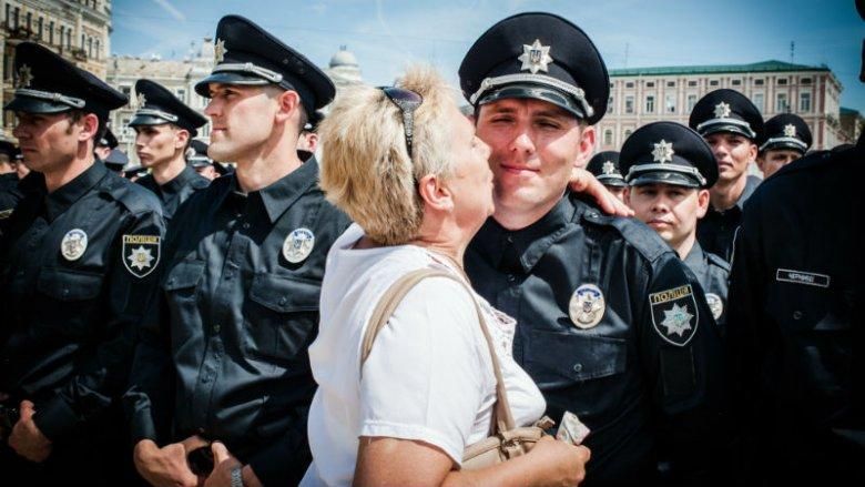 ТОП-новини. Нова поліція працює, в Донецьку закликають любити Україну 