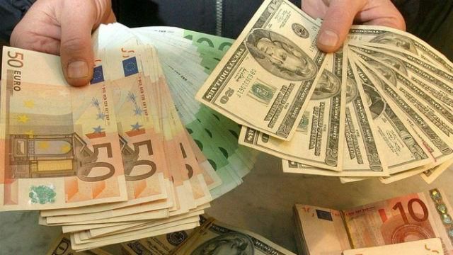 Євро та долар дешевшають після грецького референдуму Євро та долар дешевшають після грецького референдуму