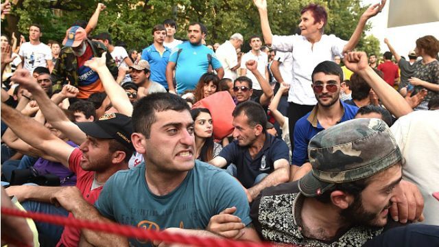 В Ереване полицейские зачистили "Майдан"