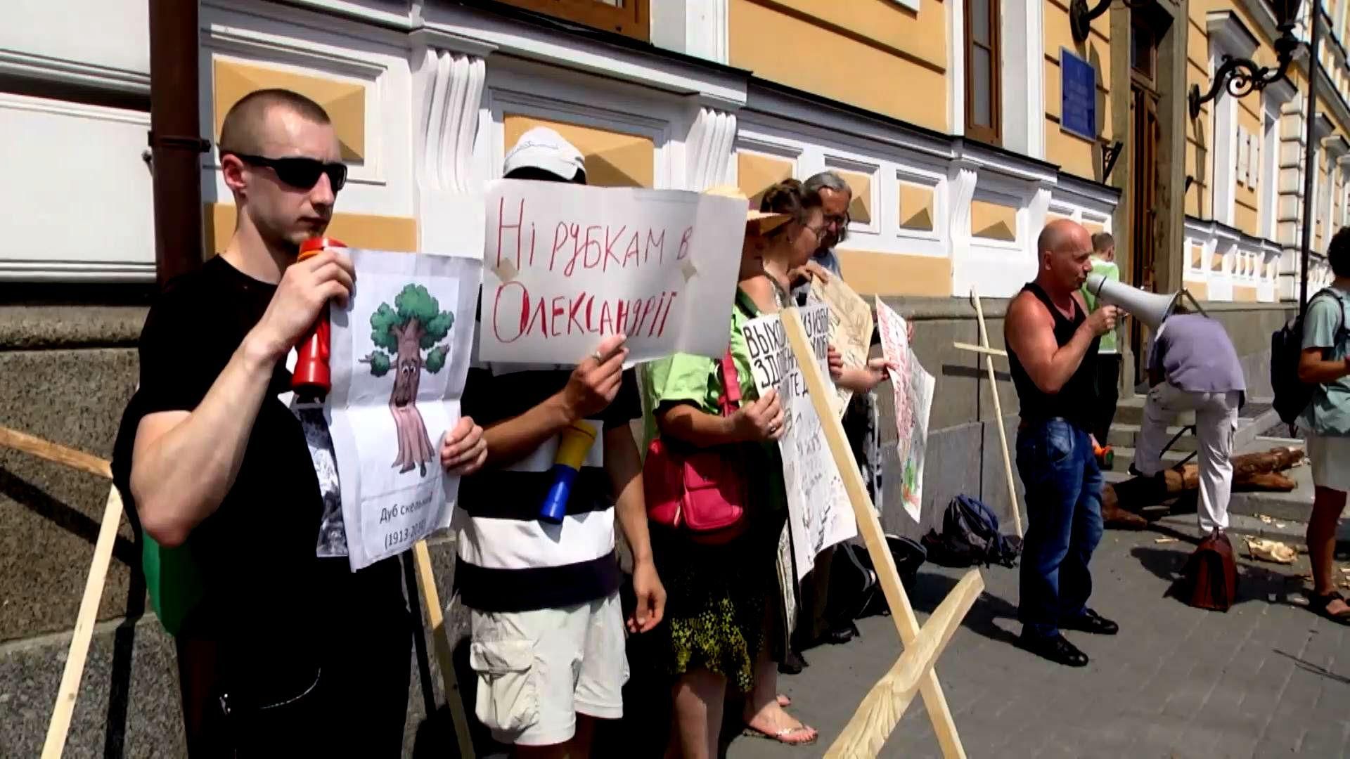 Безпаркова зона — у Києві винищують дерева Безпаркова зона — у Києві винищують дерева