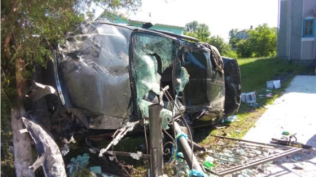 Иномарка влетела в ворота церкви: погиб молодой водитель Иномарка влетела в ворота церкви: погиб молодой водитель