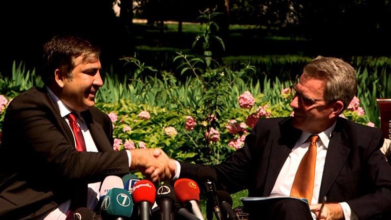 Американці платитимуть зарплати команді Саакашвілі Американці платитимуть зарплати команді Саакашвілі