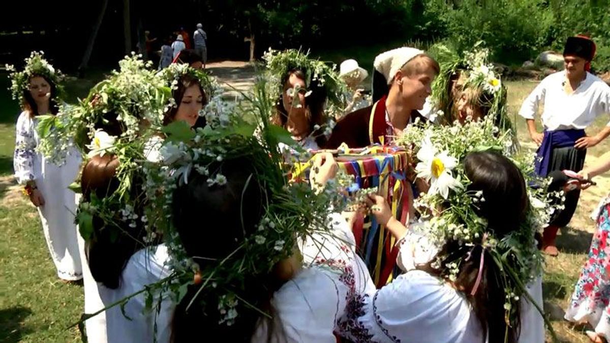 У Києві показали увесь колорит свята Івана Купала У Києві показали увесь колорит свята Івана Купала