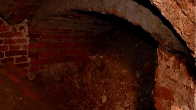 Тракторист натрапив на таємничі підземелля у Івано-Франківську Тракторист натрапив на таємничі підземелля у Івано-Франківську