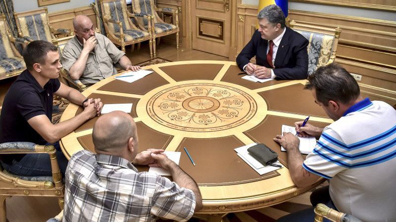 Порошенко нашел новую сферу деятельности для волонтеров Порошенко нашел новую сферу деятельности для волонтеров