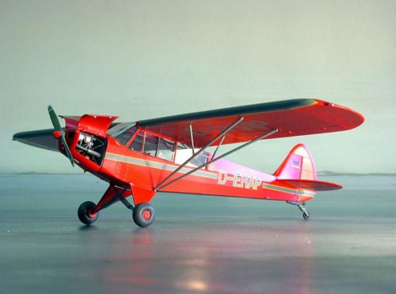 Літак приземлився ледь не на голови людей у Каліфорнії Літак приземлився ледь не на голови людей у Каліфорнії