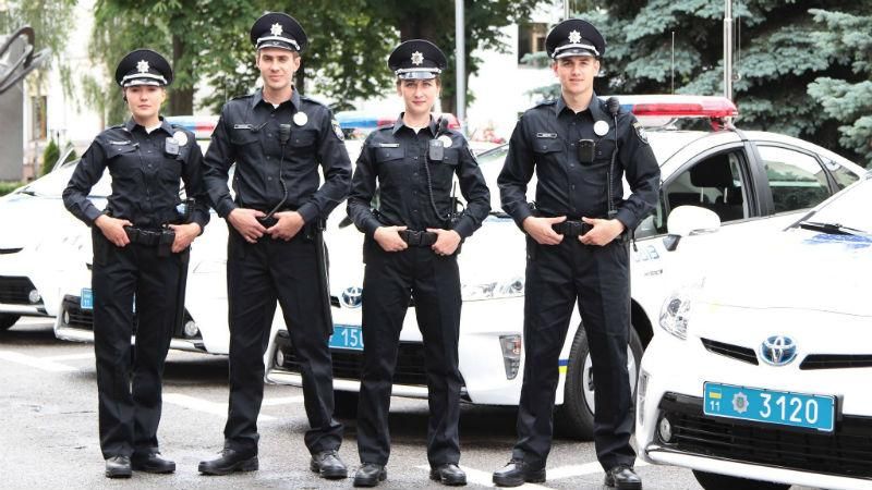 Сувора мода: поліцейська форма у різних країнах