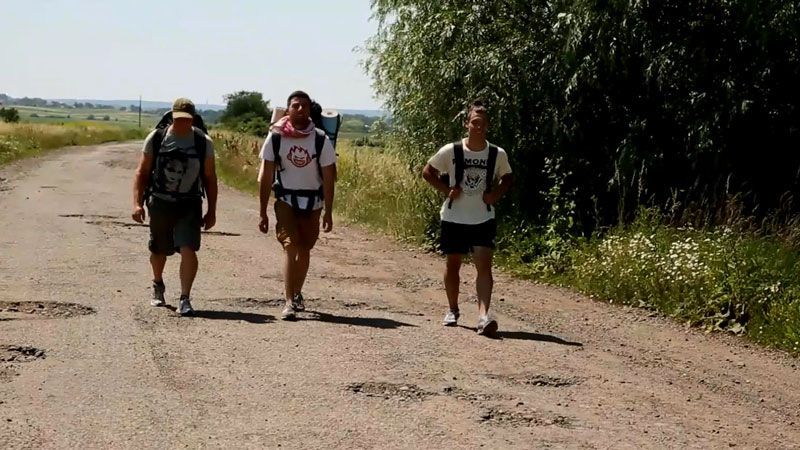 Троє львів'ян вирушили пішки зі Львова до Києва