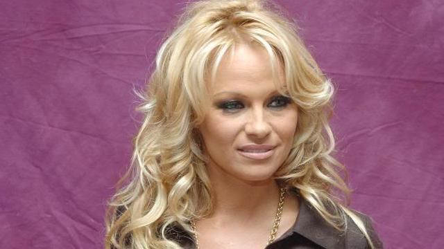 Памела Андерсон написала Путіну листа Памела Андерсон написала Путіну листа