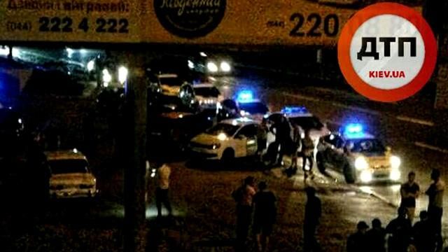 В центре Киева обстреляли двух прохожих, — СМИ В центре Киева обстреляли двух прохожих, — СМИ