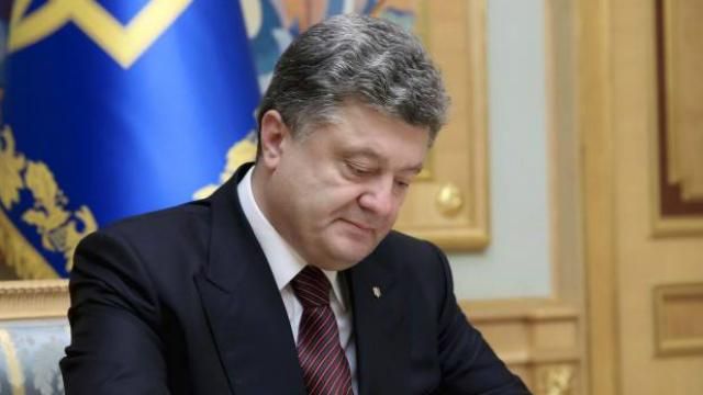 Порошенко вимагає заборонити випускати корупціонерів під заставу