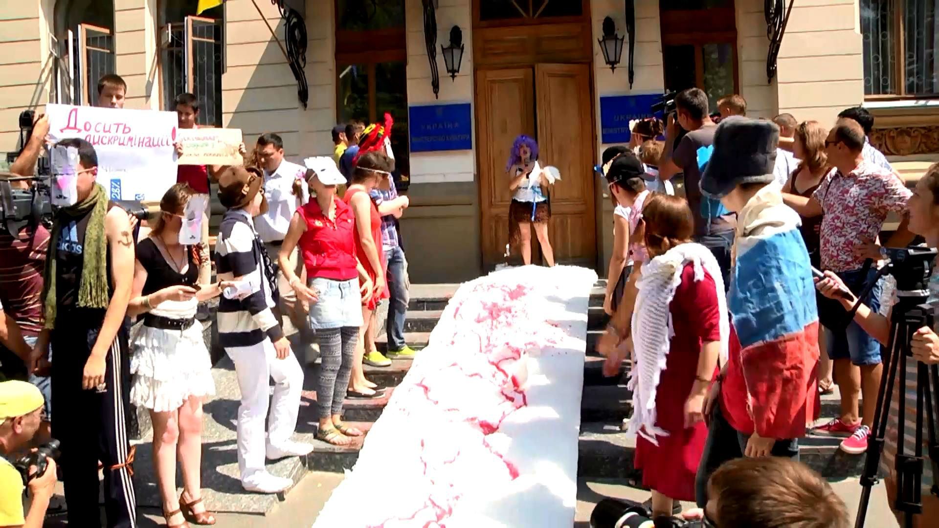 Російським артистам вручили "нагороди" в Києві Російським артистам вручили "нагороди" в Києві