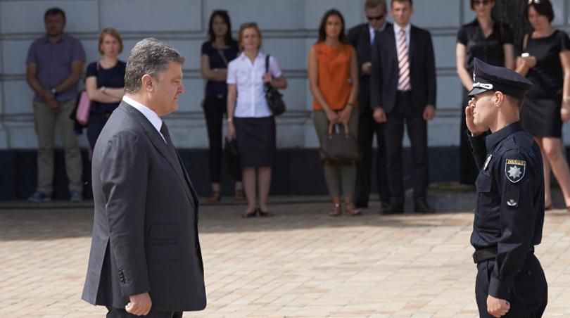 Порошенко до сих пор тянет с законом о полиции Порошенко до сих пор тянет с законом о полиции