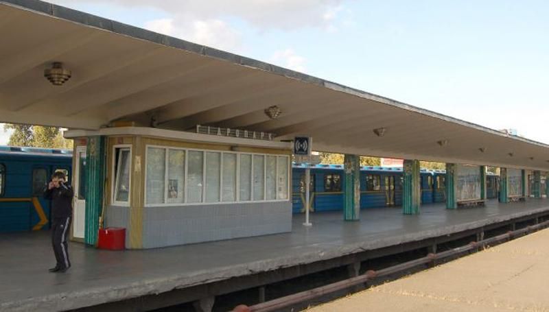 Жінка загинула у київському метро через жахливий збіг обставин Жінка загинула у київському метро через жахливий збіг обставин