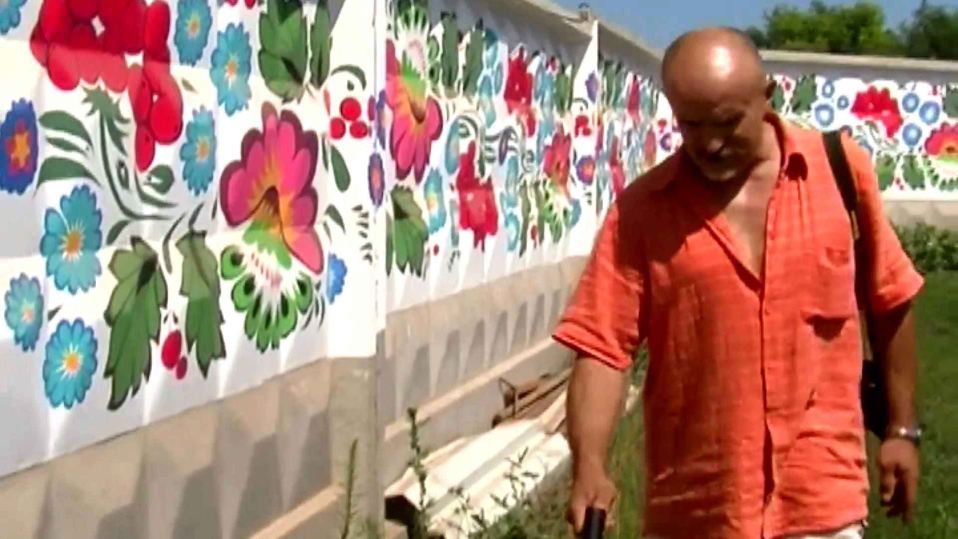 Рекордний петриківський розпис створили митці-патріоти Рекордний петриківський розпис створили митці-патріоти