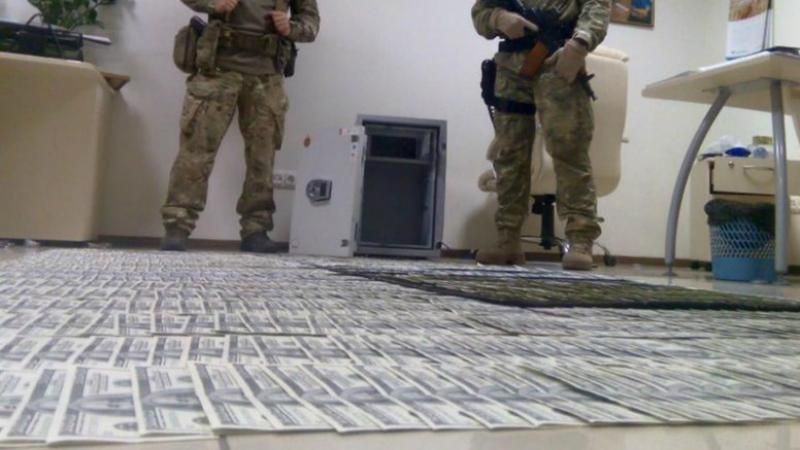 Суд отпустил под залог скандальных чиновников Суд отпустил под залог скандальных чиновников