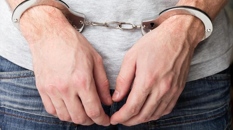 У Кривому Розі злодій побив і пограбував жінку на очах її трьох дітей У Кривому Розі злодій побив і пограбував жінку на очах її трьох дітей