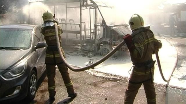 Маршрутка у Сумах згоріла під час руху Маршрутка у Сумах згоріла під час руху