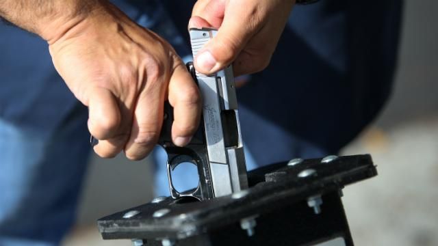 Невідомий розстріляв автомобіль на Одещині. Є жертви Невідомий розстріляв автомобіль на Одещині. Є жертви