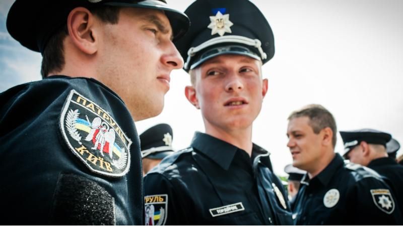 Мы не караем, а помогаем, — полицейский Киева Мы не караем, а помогаем, — полицейский Киева