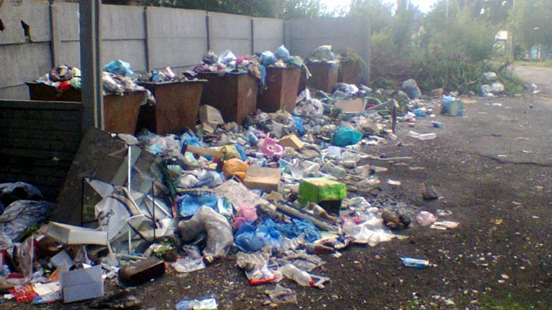 Разрушенное Дебальцево боевики превратили в большой мусорник