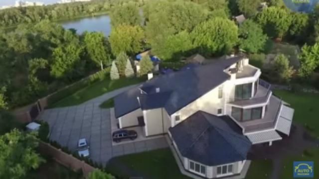 Екс-нардеп Медведчука збудував віллу на Трухановому острові Екс-нардеп Медведчука збудував віллу на Трухановому острові