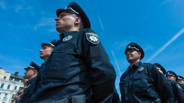 Похвалити нову поліцію тепер можна за номером "гарячої лінії" Похвалити нову поліцію тепер можна за номером "гарячої лінії"