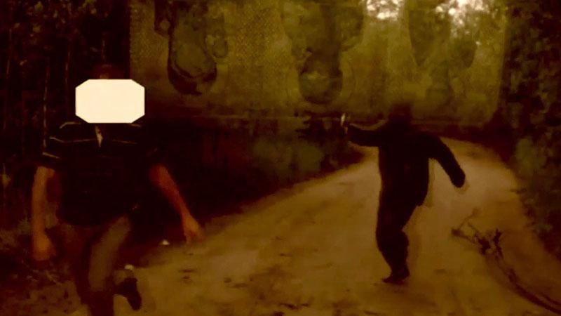 Эпическое ограбление: вор набросился на водителя с топором Эпическое ограбление: вор набросился на водителя с топором