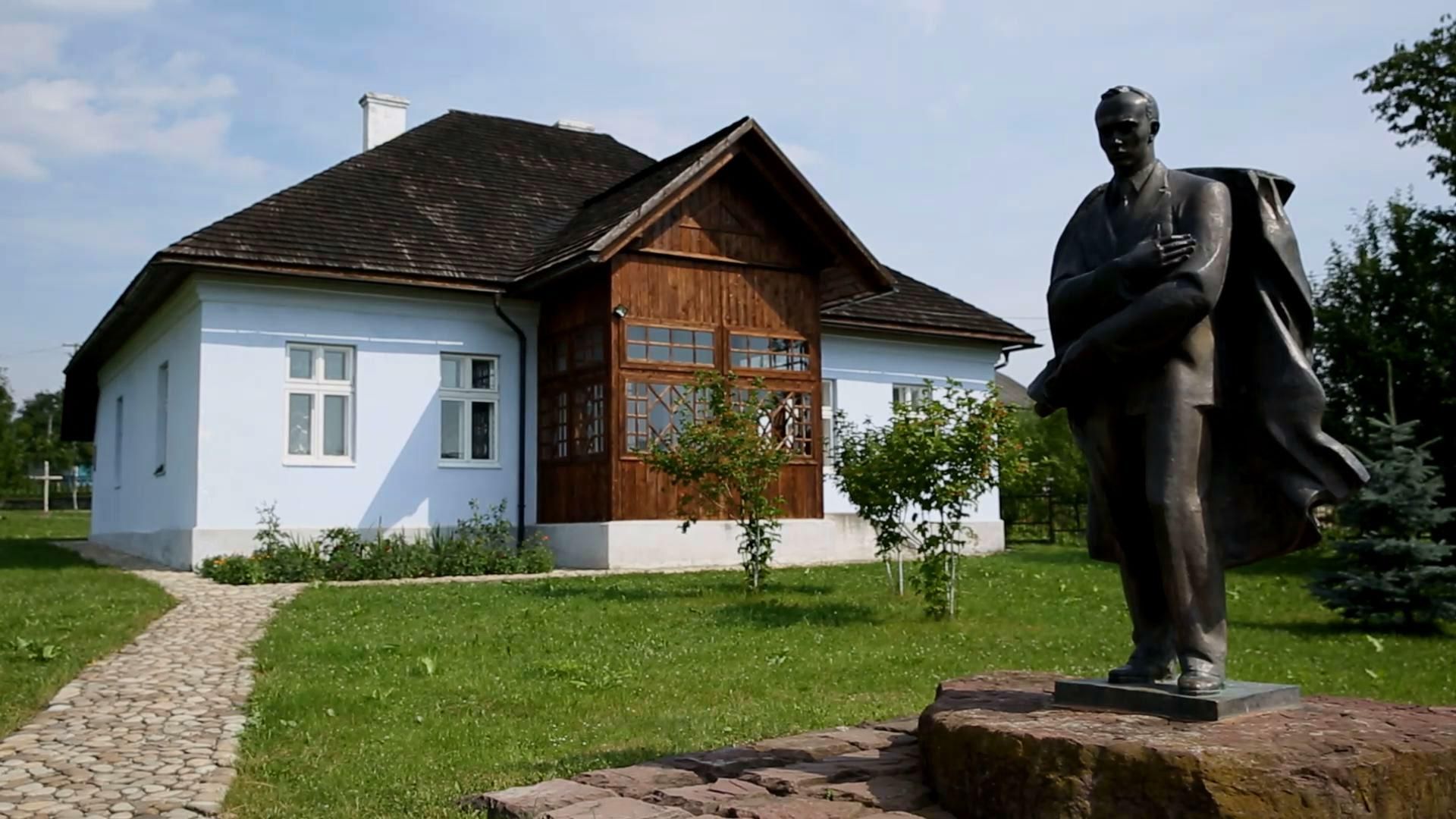 Крест с могилы Бандеры в Мюнхене перевезли в Украину Крест с могилы Бандеры в Мюнхене перевезли в Украину