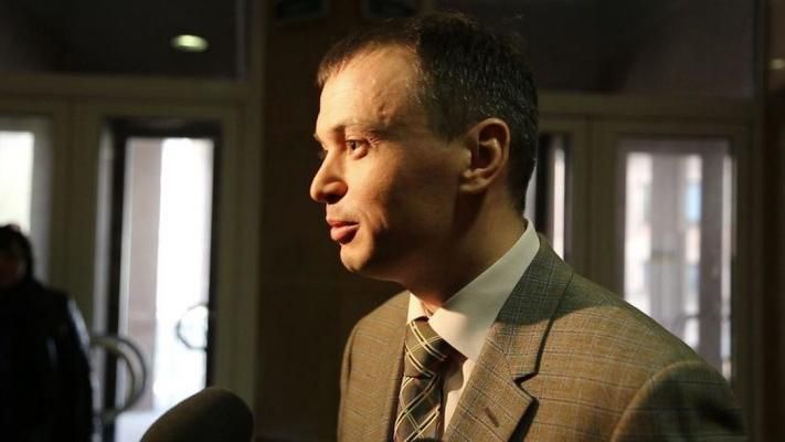 Главе "Укртранснафты" домой принесли поминальный венок Главе "Укртранснафты" домой принесли поминальный венок