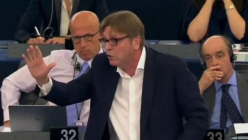 Хитом интернета стало видео из Европарламента, на котором отчитывают премьера Греции Хитом интернета стало видео из Европарламента, на котором отчитывают премьера Греции