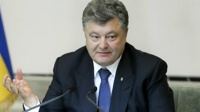 Порошенко привітав патрульних з "сумною статистикою": люди нарешті вірять в поліцію Порошенко привітав патрульних з "сумною статистикою": люди нарешті вірять в поліцію