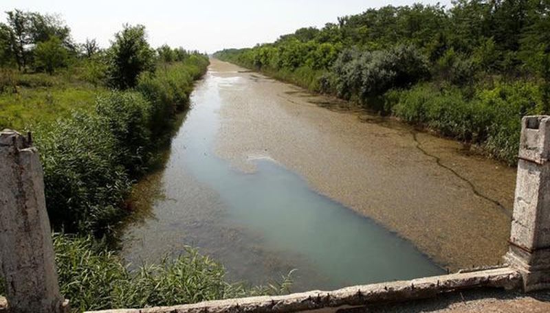 Фотофакт: Життєво важливий для Криму канал перетворився у болото