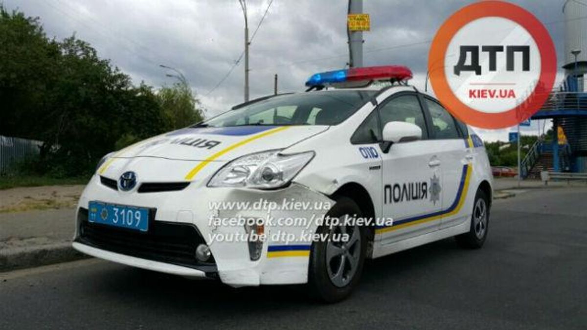 Патрульные попали в очередную аварию Патрульные попали в очередную аварию