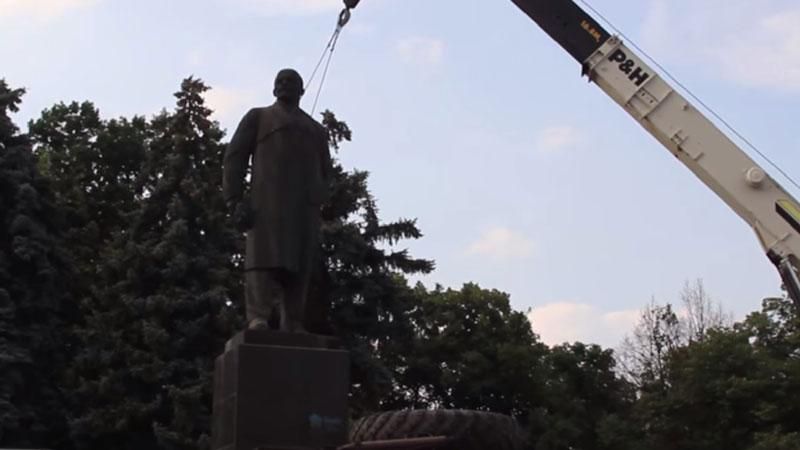 Женщине предложили поцеловать Ленина в последний раз Женщине предложили поцеловать Ленина в последний раз