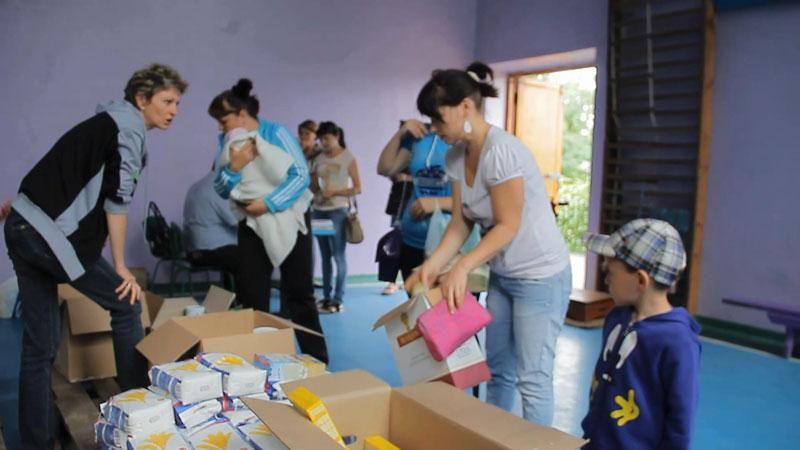 Росія труїть донеччан простроченими продуктами Росія труїть донеччан простроченими продуктами