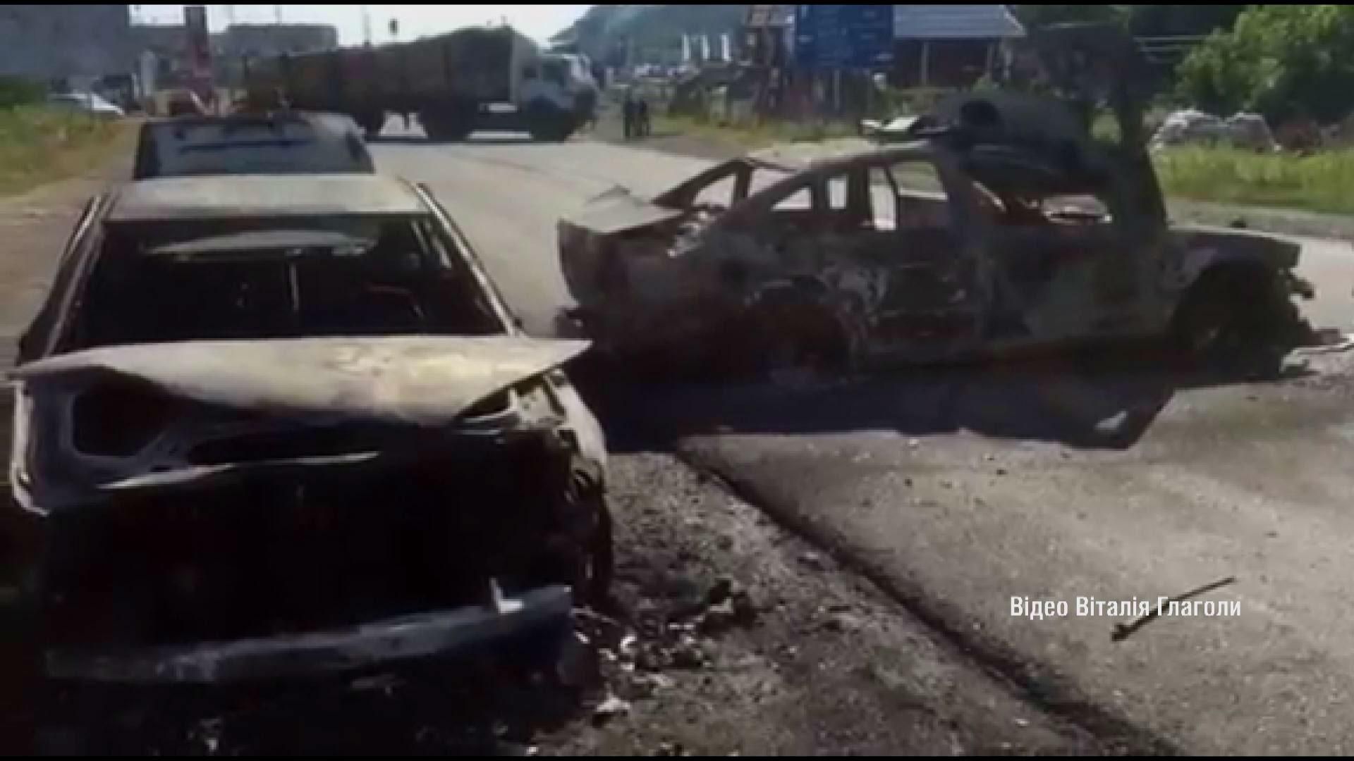 Згорілі та розтрощені авто — відео з Мукачева