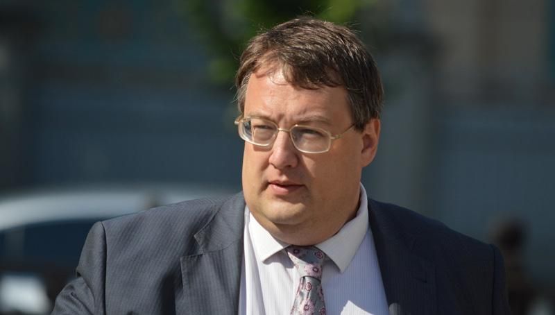 В Мукачево продолжаются переговоры относительно сложения оружия, — Геращенко В Мукачево продолжаются переговоры относительно сложения оружия, — Геращенко